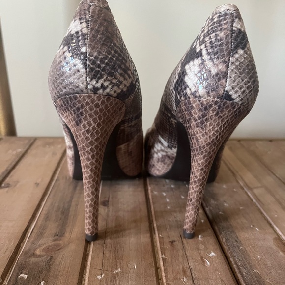 Heels - Picture 3 of 3